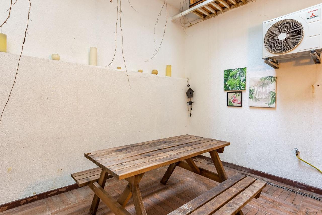 Missafir Exquisite Flat With Backyard And Excellent Location Near Trendy Attractions In Nisantasi, Sisli Appartement Istanboel
